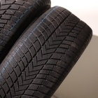 Bridgestone Blizzak LM005