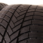 Bridgestone Blizzak LM005