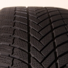 Bridgestone Blizzak LM005