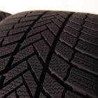 Bridgestone Blizzak LM005