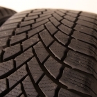 Bridgestone Blizzak LM005