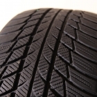 Bridgestone Blizzak LM005