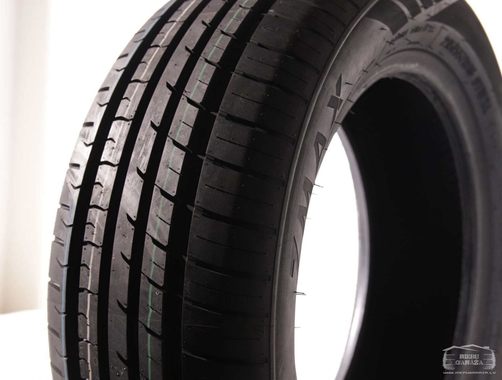 Vasaras riepas 205/55 R16 Zmax Landgema