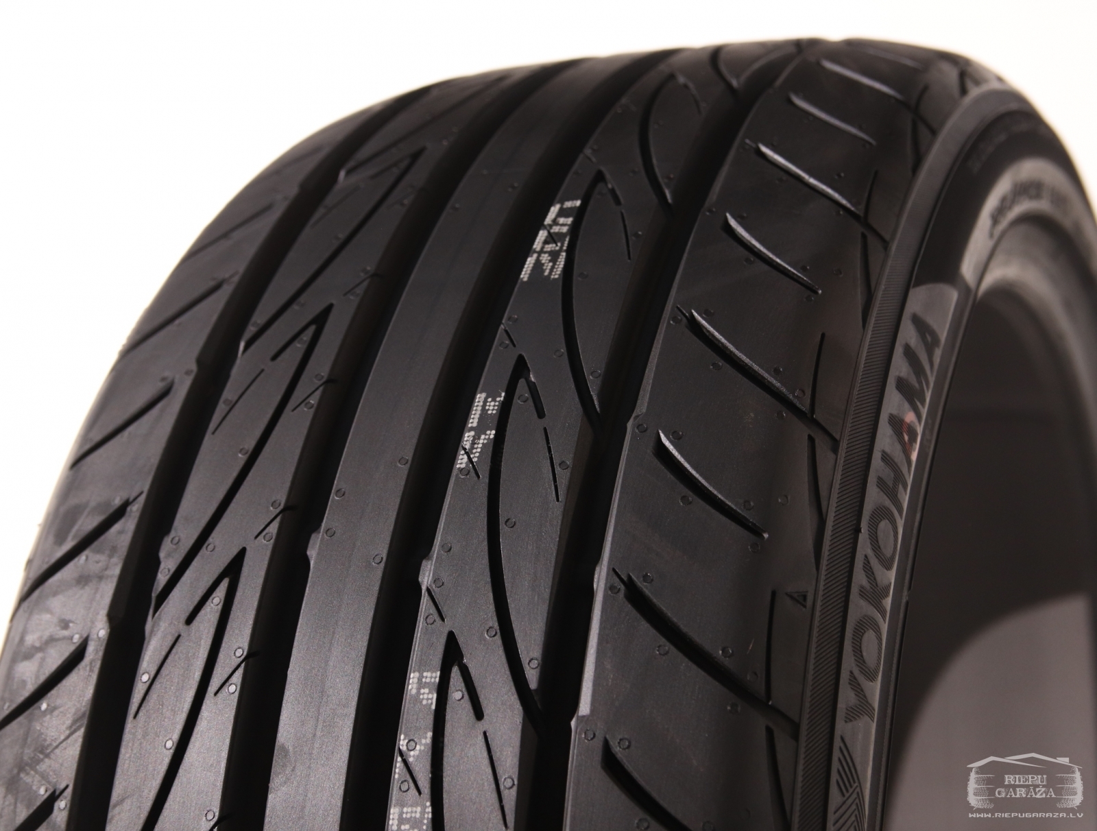 YOKOHAMA ADVAN FLEVA V701 225/45R17 LEONIS LM BMCMC 17インチ