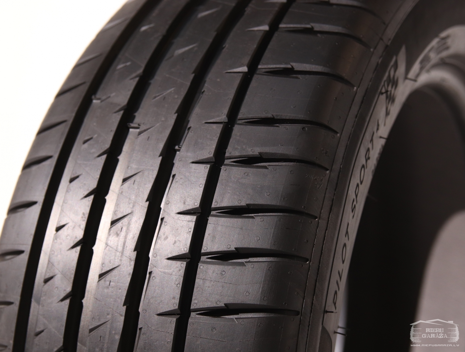 Летние шины 235/45 R20 Michelin Pilot Sport 4 | Riepu Garāža