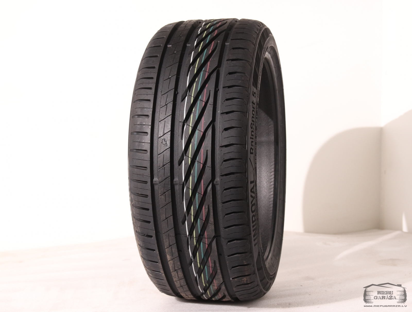 Летние шины 215/55 R16 Uniroyal RainSport 5