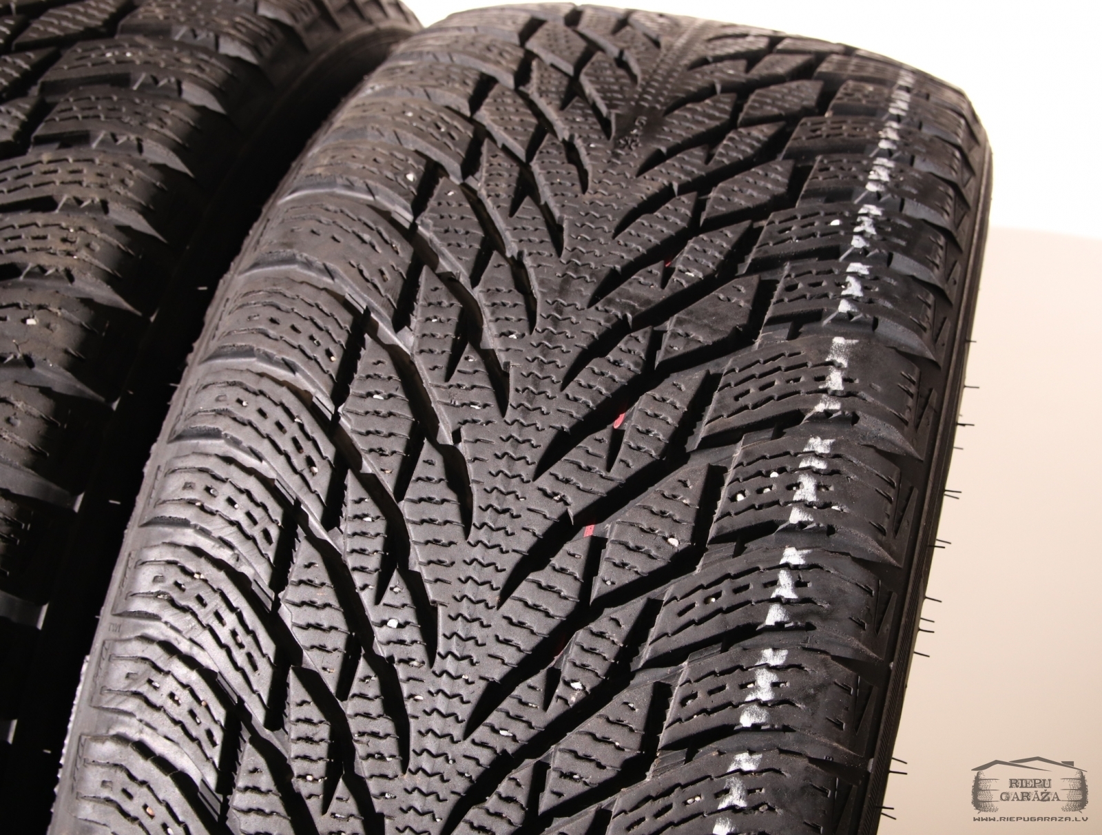 Зимние шины 235/45 R18 Nokian Hakkapeliitta R3 | Riepu Garāža