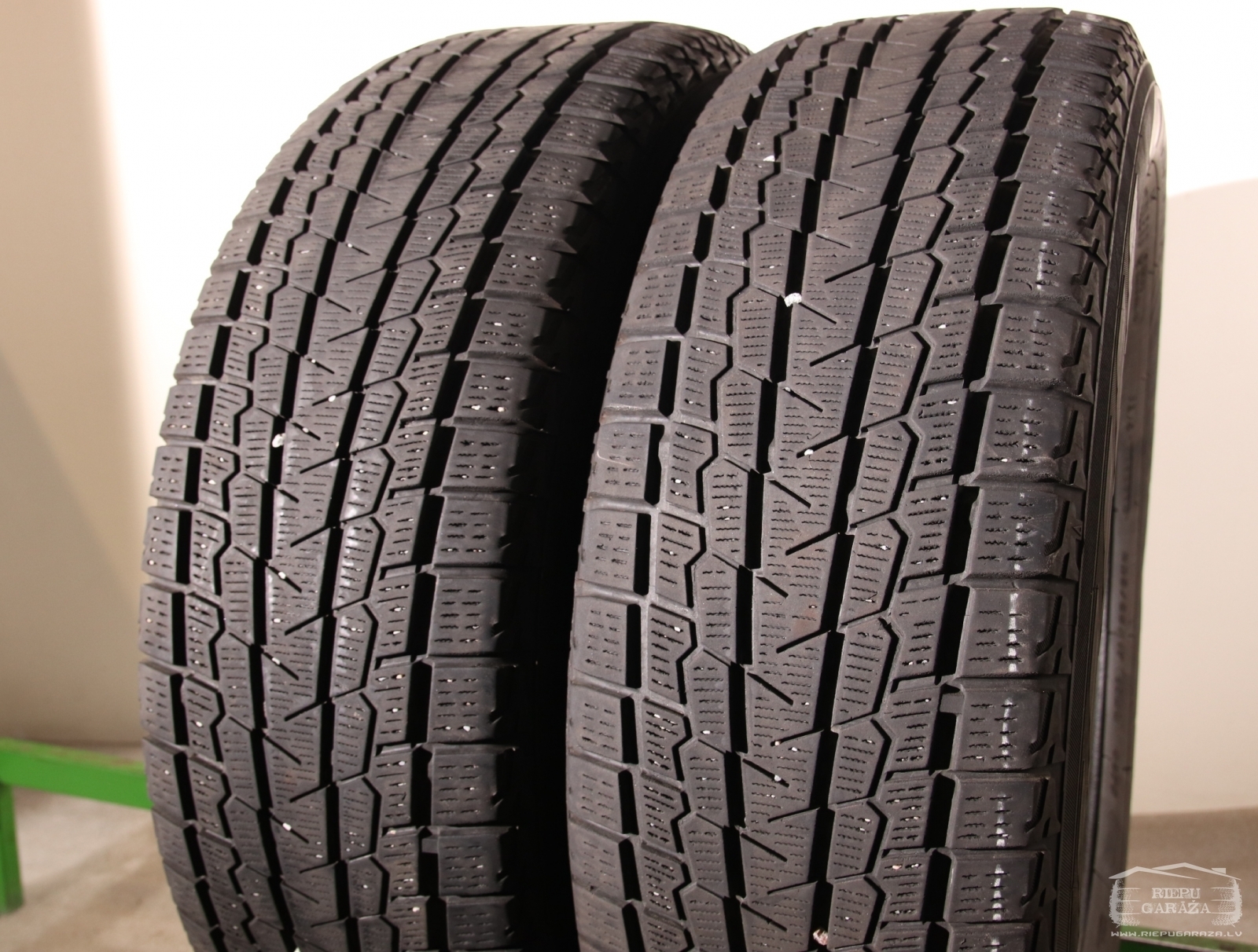 ①バリ山☆ 中古 YOKOHAMA ice GUARD 225/65R17 4本（RB612