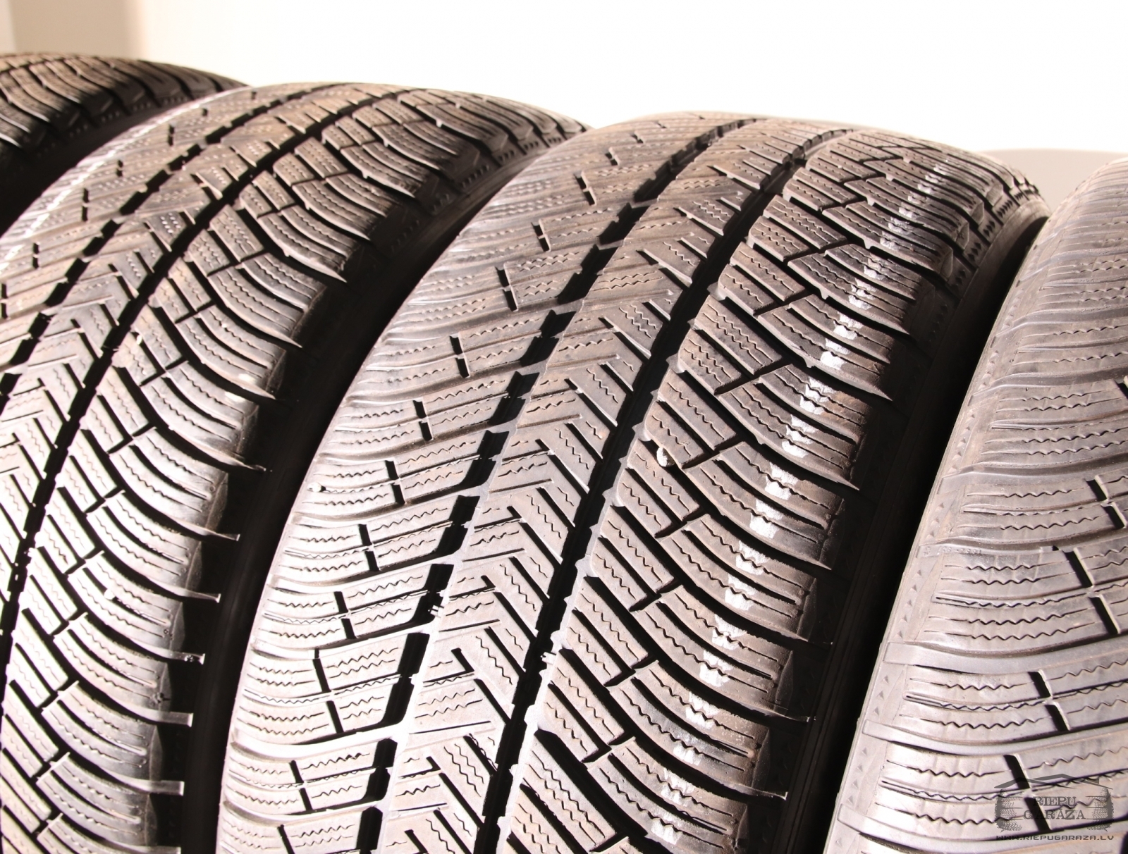 Winter tyres 255/45 R19 Michelin Pilot Alpin PA4