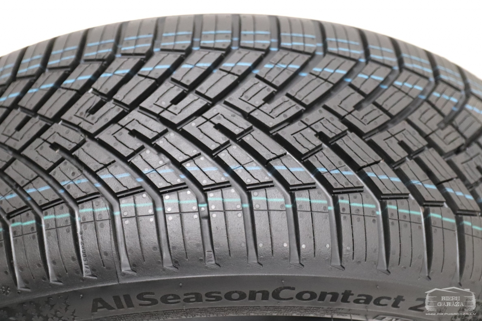 All Season Tyres 205 55 R16 Continental AllSeasonContact 2
