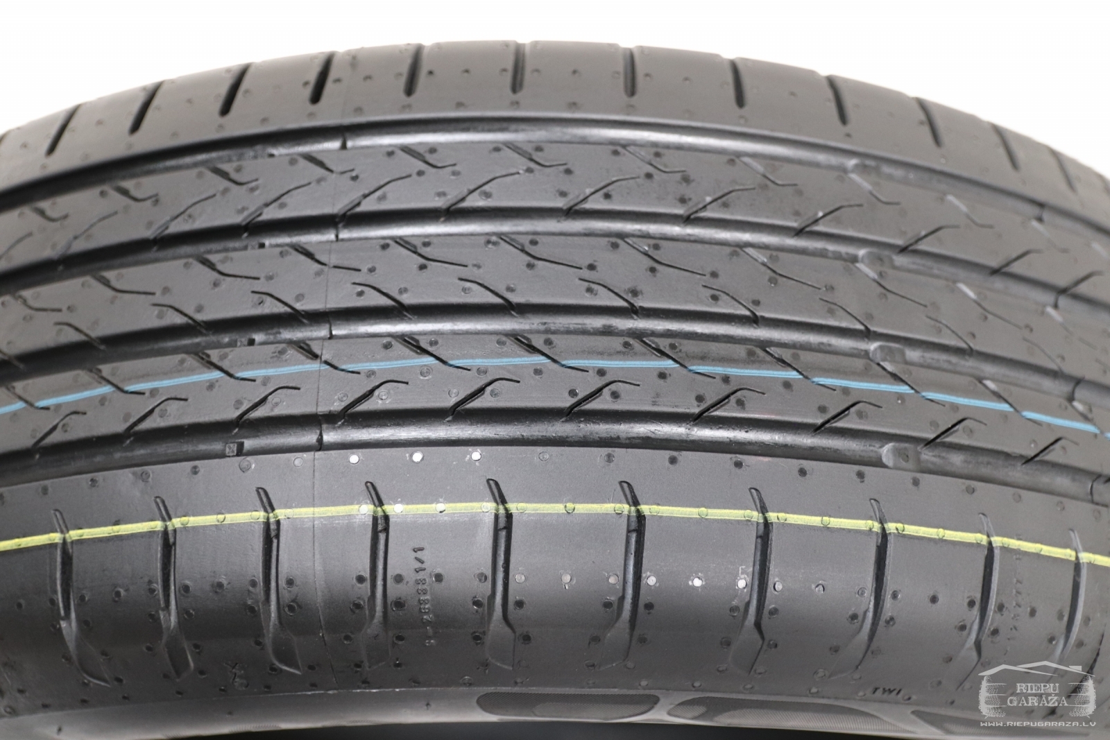 Pneu Indice V 100 235/55VR18 CONTI TL ECO 6 VOL (EU)100V Pneu Continental économie Carburant