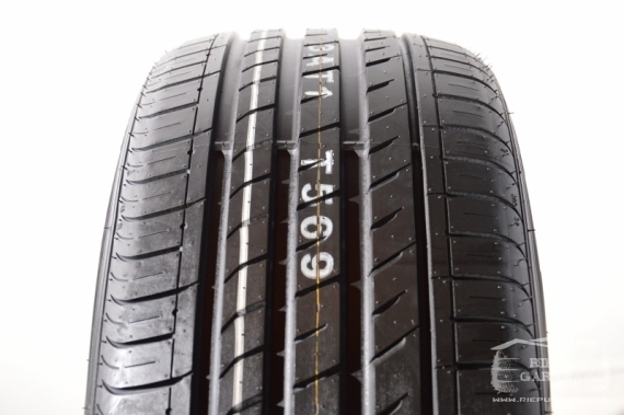 Roadstone NFera SU1