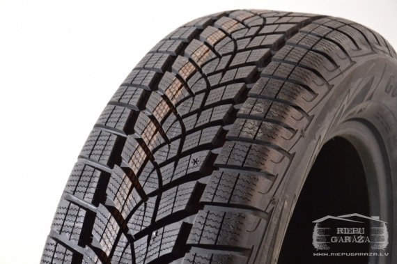 Goodyear UltraGrip Performance SUV G1 DOT2018