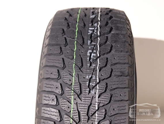 Kumho WI32 studded