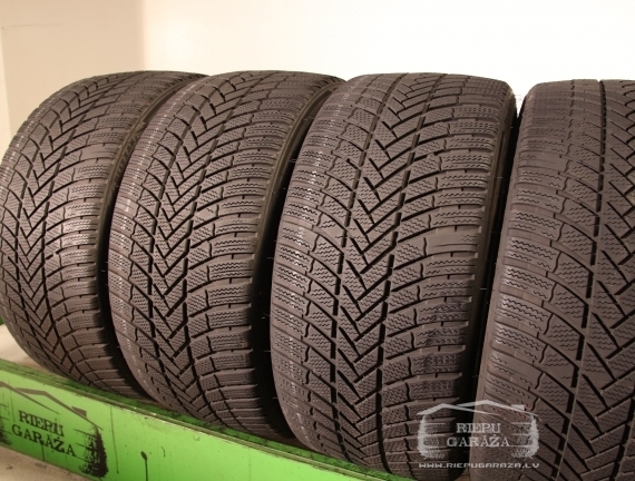 Bridgestone Blizzak LM005