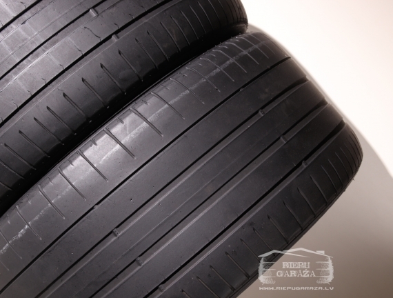 Pirelli P Zero PZ4