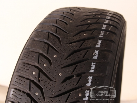 Kumho WinterCraft ice Wi31 studded