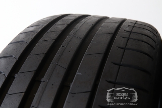 Pirelli P Zero PZ4
