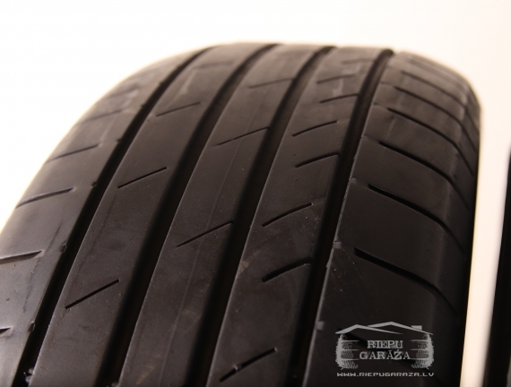 Kumho Ecsta PS71