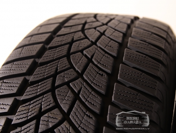 Goodyear UltraGrip Performance G1
