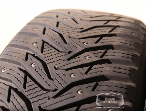 Kumho WI31+ studded