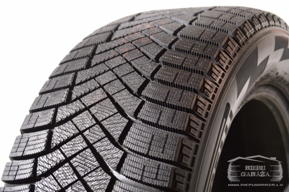 Pirelli Ice Zero FR [DOT22]