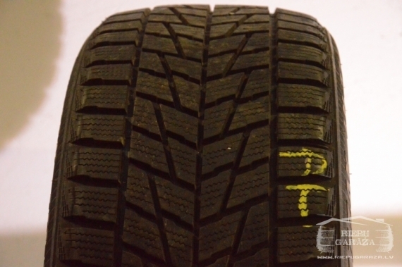 Bridgestone Blizzak LM-22