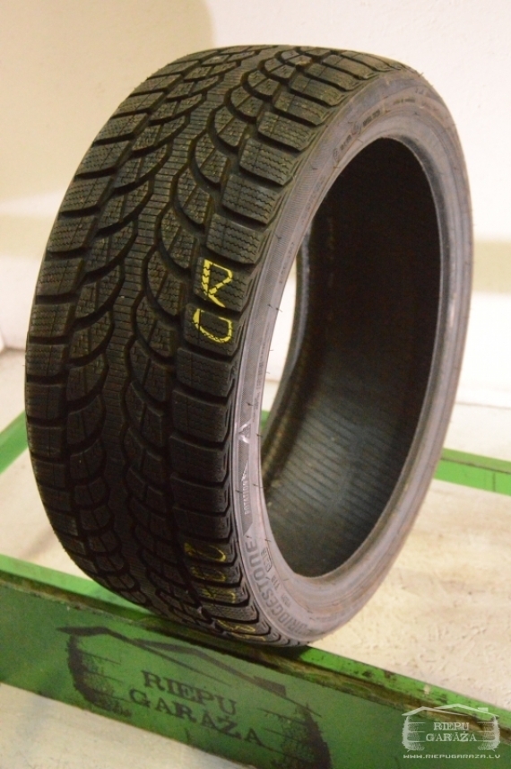 Bridgestone Blizzak LM-32