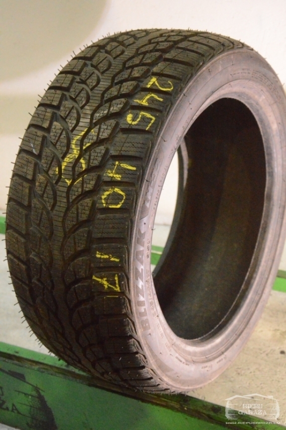 Bridgestone Blizzak LM-32