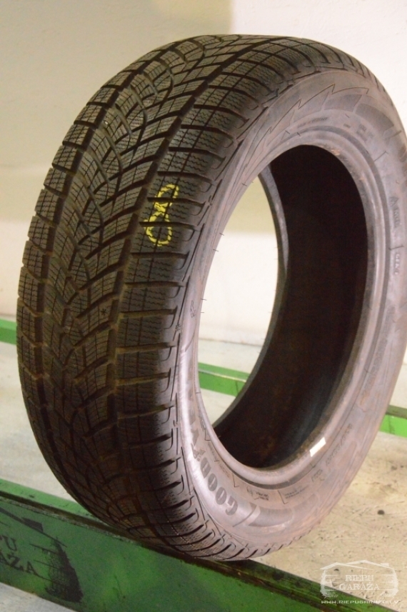 Goodyear UltraGrip Performance G1