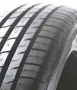 Roadstone NFera RU1 - 235/45 R18