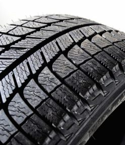 Michelin X-Ice XI3 - 225/65 R16