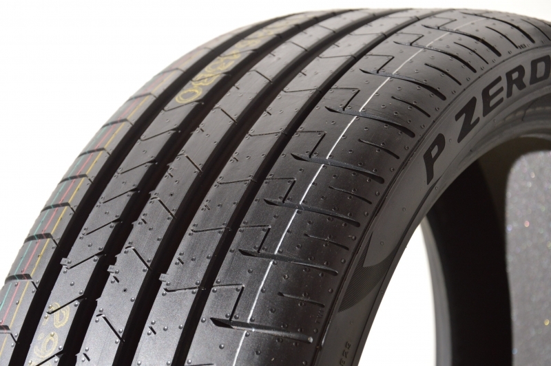 Pirelli P-ZERO VOL 235/50 R19 99V