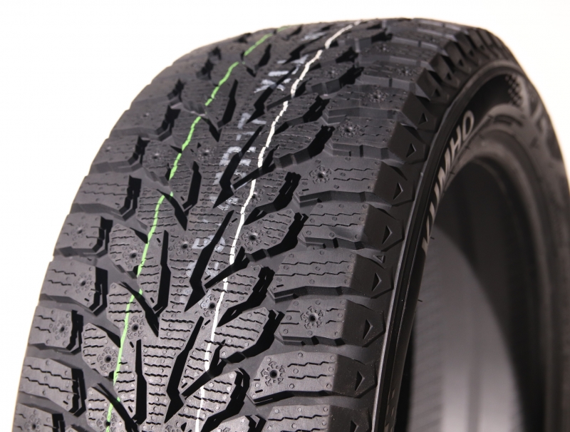 Kumho WI32 studded 255/60 R18 112T