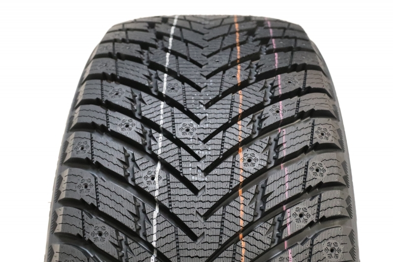 Roadmarch WinterXpro 69 235/55 R20 102T