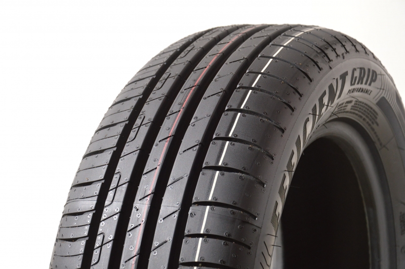 Goodyear Efficientgrip Performance DEMO 215/50 R17