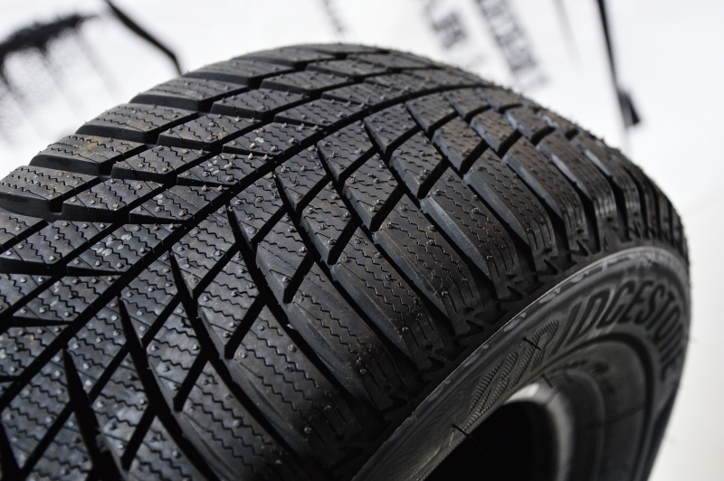 Bridgestone LM001 (DOT2019) 215/65 R17 99H
