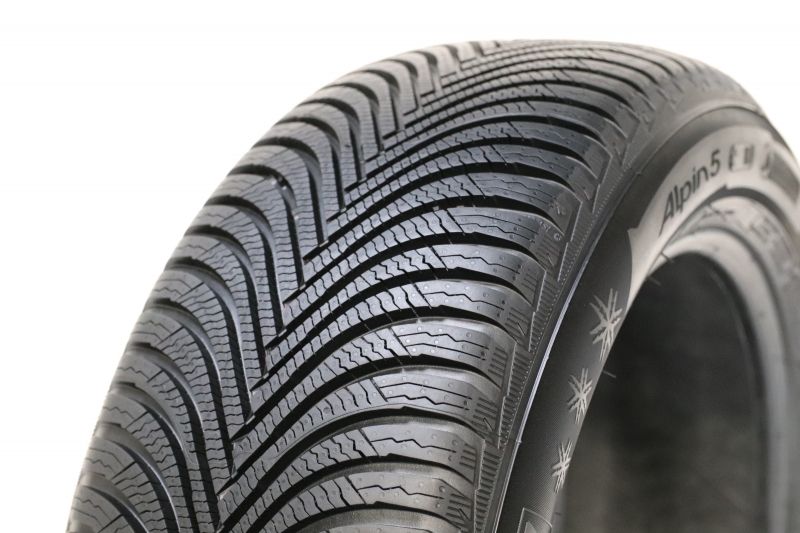 Michelin Alpin 5 DOT2018 215/65 R16
