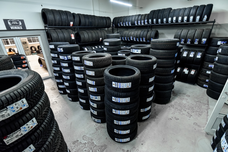 Melnais ledus uz ceļa: kā to pamanīt un pasargāt sevi no negadījuma?