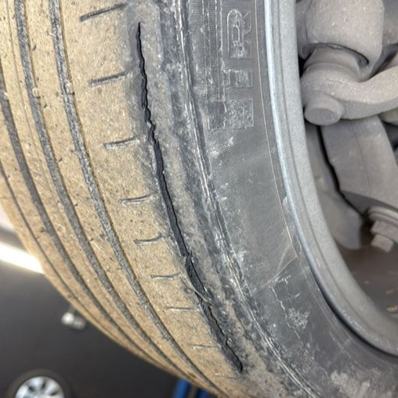 Kā izmērīt riepu protektora atlikumu: detalizēts ceļvedis