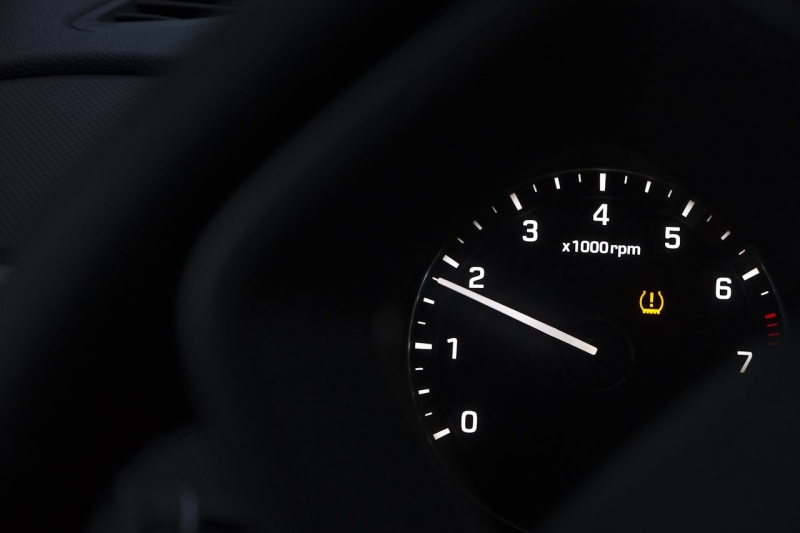 Auto paneļa simboli: Riepu garāžas ekspertu ceļvedis brīdinājuma lampiņu pasaulē